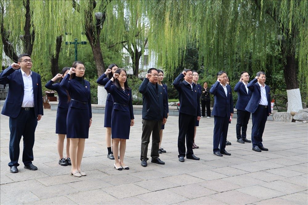 必发88集团党委书记刘文强加入所在党支部主题党日运动